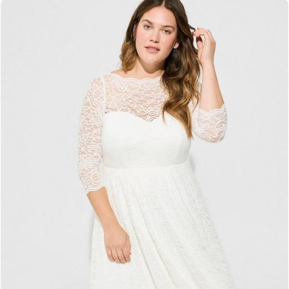 Ivory Lace Tea-Length Wedding Dress (Women's 24)